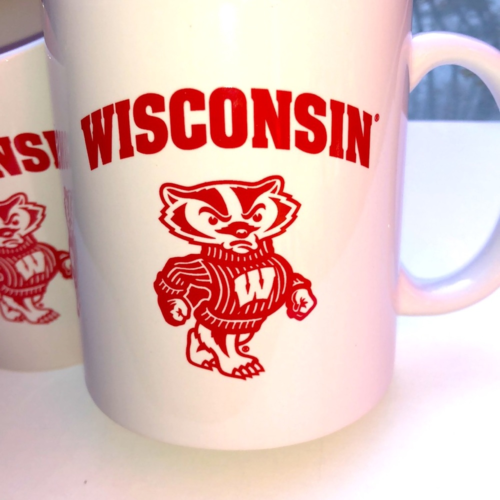 Set of 2 NWT Wisconsin Badgers Mugs!!